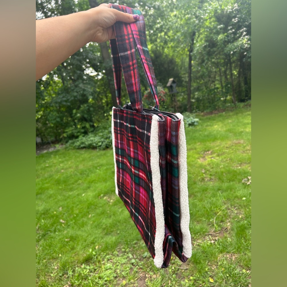 NWT Victoria Secret Plaid Sherpa Christmas Tote - Picture 10 of 15